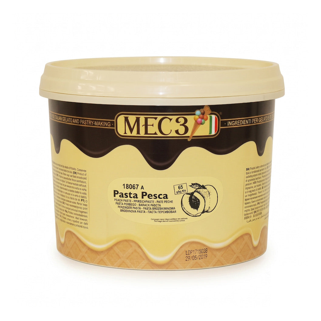 A large plastic tub of MEC3 Pasta Pesca ice cream, featuring a cream-colored lid and label with a brown chocolate-drip design and waffle-patterned base, on a white background.