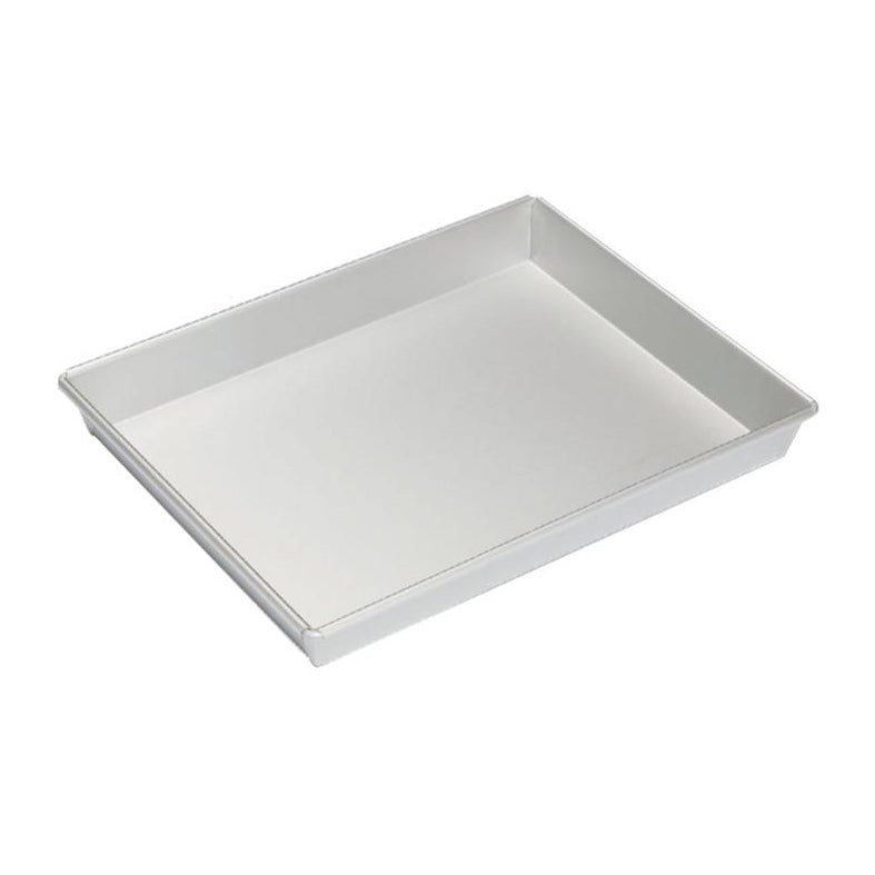 Rectangular Sanneng baking tray with tall edge on a white background