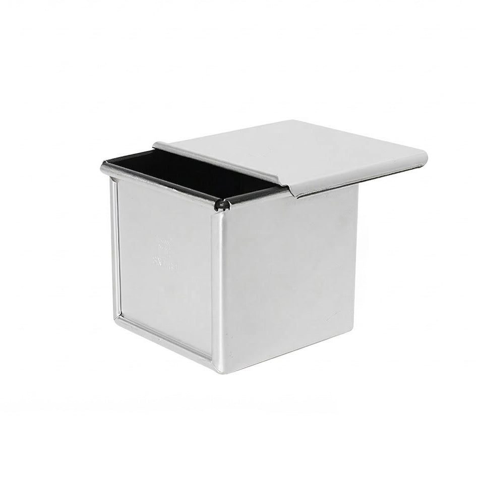 Sanneng non-stick cube loaf pan with a lid on a white background
