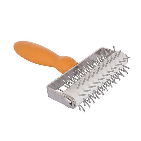 Sanneng roller docker with ergonomic handle and metal bristles on a white background