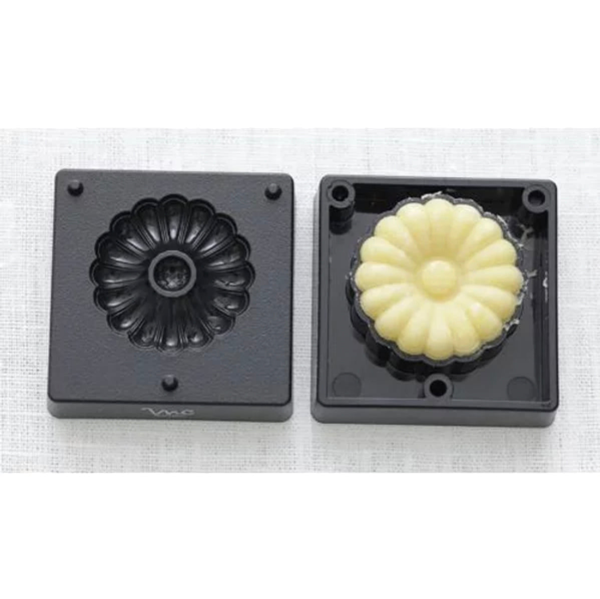 MACHIKO CHIBA Wagashi Mould Set, Flower Nerikiri