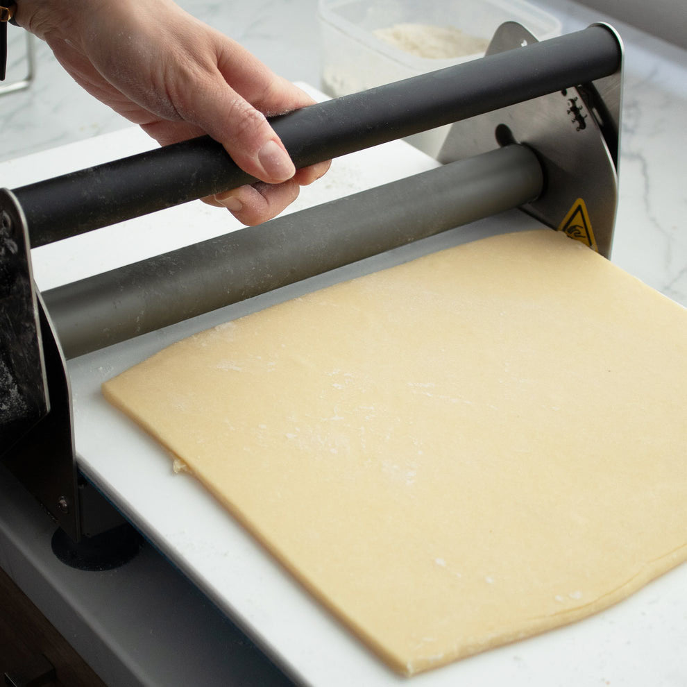 KNEADER RS101 — Compact Manual Dough Sheeter