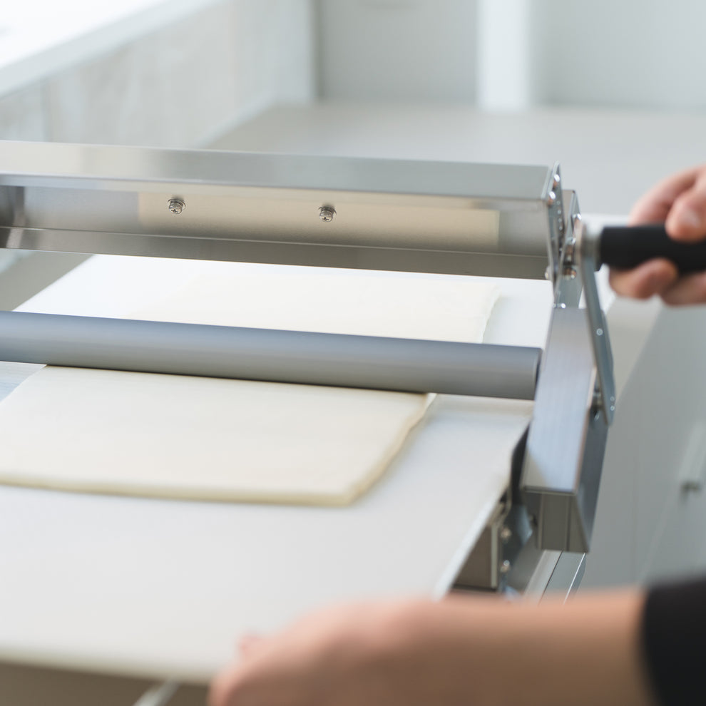 KNEADER RS201 — Folding Manual Dough Sheeter