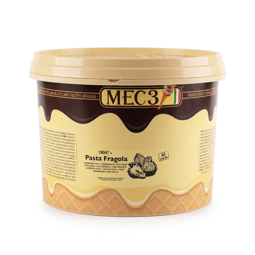 A plastic tub of MEC3 Pasta Fragola ice cream, featuring a cream-colored label with chocolate drip graphics and a matching cream lid, set against a plain white background.