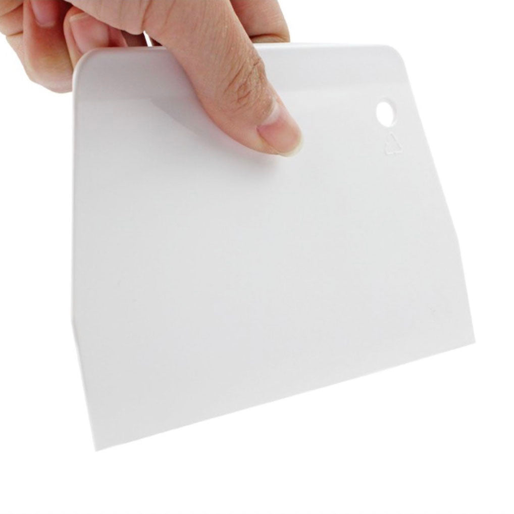Hand holding a white Sanneng SN4051 scraper against a white background
