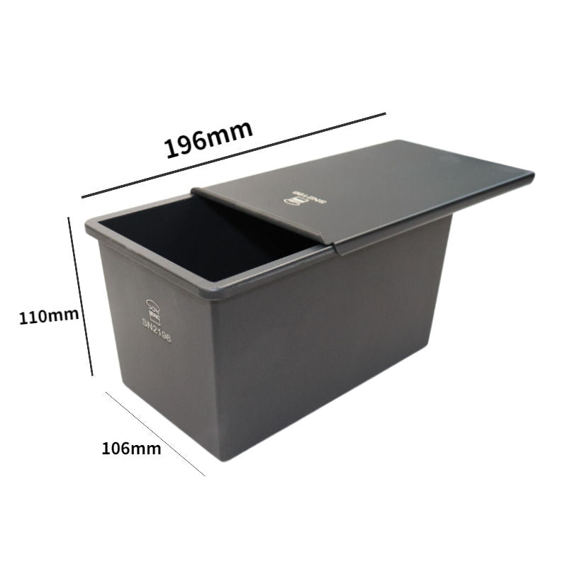 Sanneng cast aluminum loaf pan with dimensions labeled on a white background