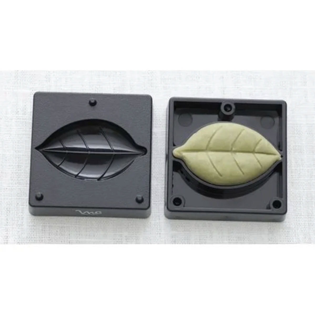 MACHIKO CHIBA Wagashi Mould Set, Leaf Nerikiri